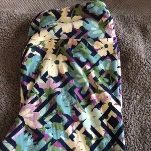 OS leggings, worn 1 time!